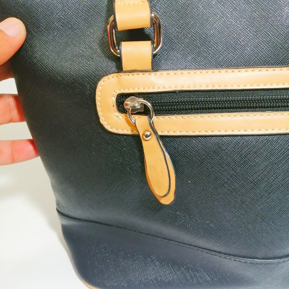 Giani Bernini Saffiano Tote - Picture 5 of 12